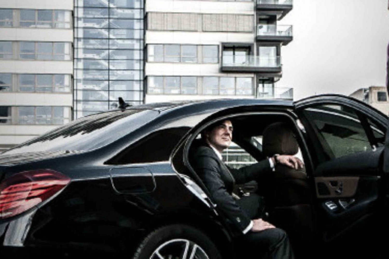 Brussels: VIP Transfer between City/ Airport and Ghent