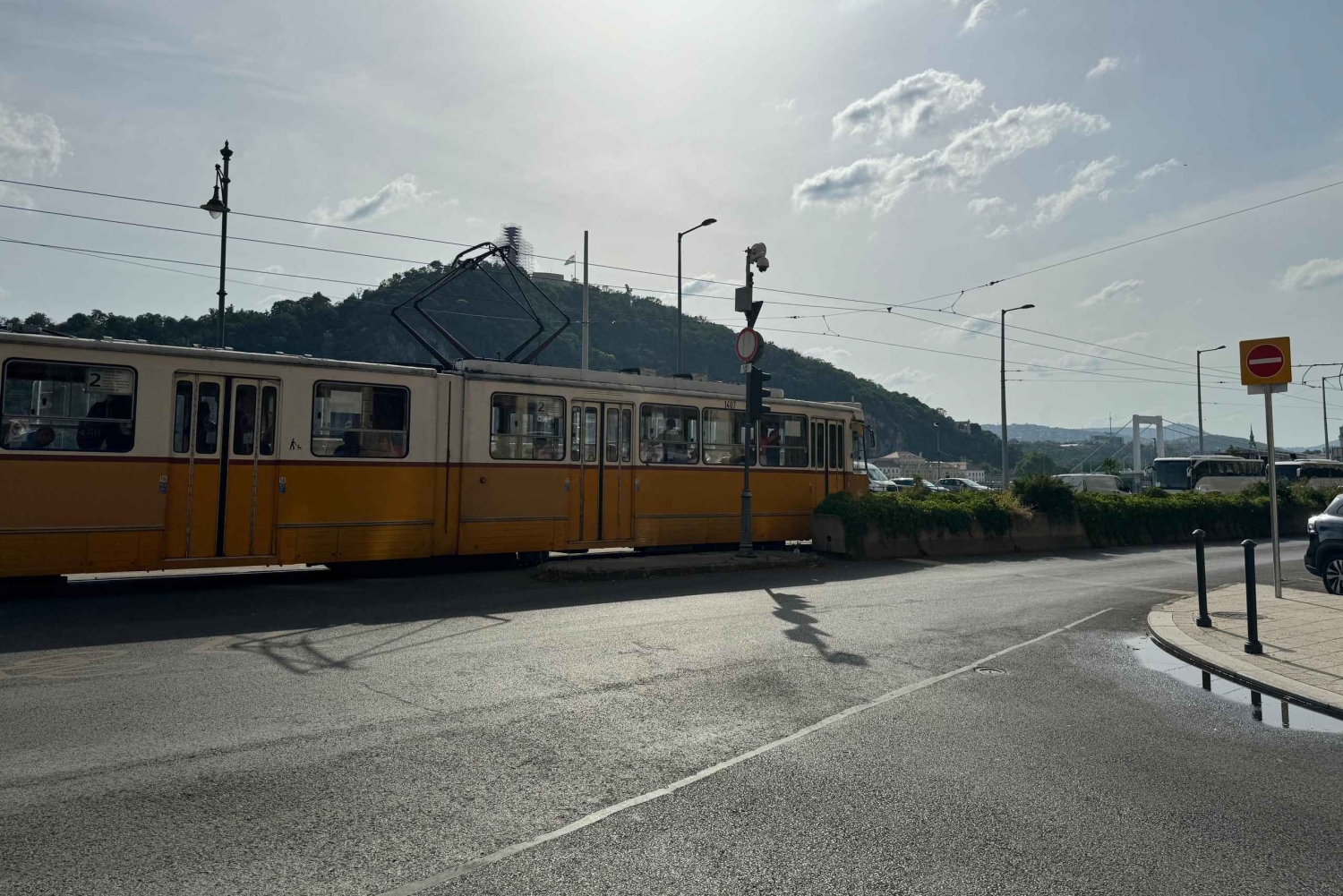 Tutustu Budapestiin jalan ja raitiovaunulla.