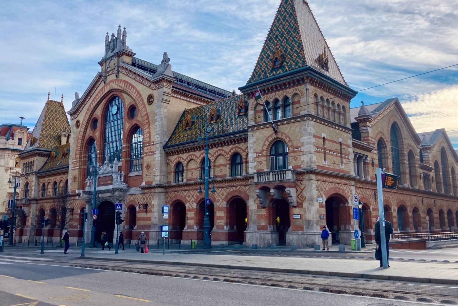 Tutustu Budapestiin jalan ja raitiovaunulla.