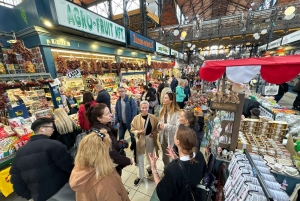 Tutustu Budapestiin jalan ja raitiovaunulla.