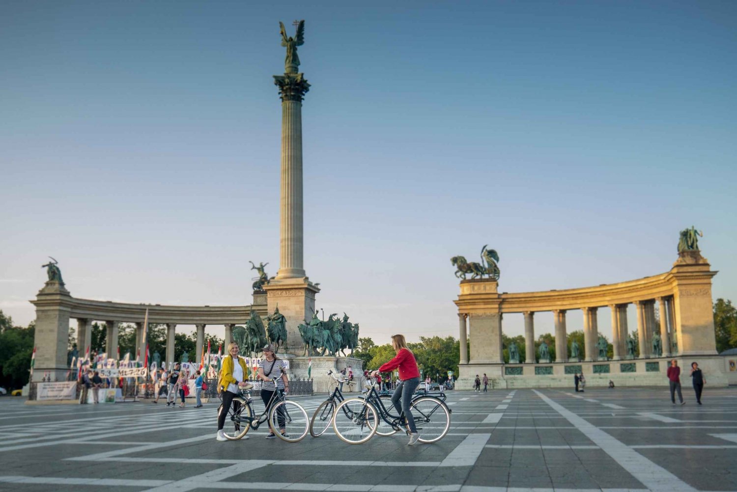 'Bike & Budapest: Explore the City's Charms in 2.5 Hours!'