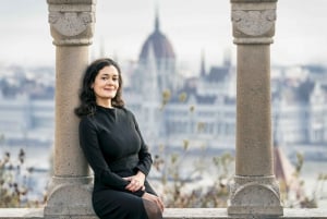 Buda Castle: Group photoshoot with a local guide