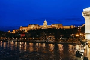 Budapest: 1-stündige abendliche Sightseeing-Kreuzfahrt mit Getränk