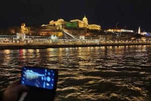 Budapest: City Highlights Cruise with Welcome Drink