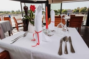 Budapest: 3-retters middag for 2 – stationær bådrestaurant