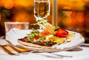 Budapest: 3-retters middag for 2 – stationær bådrestaurant