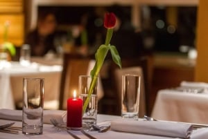 Budapest: 3-retters middag for 2 – stationær bådrestaurant