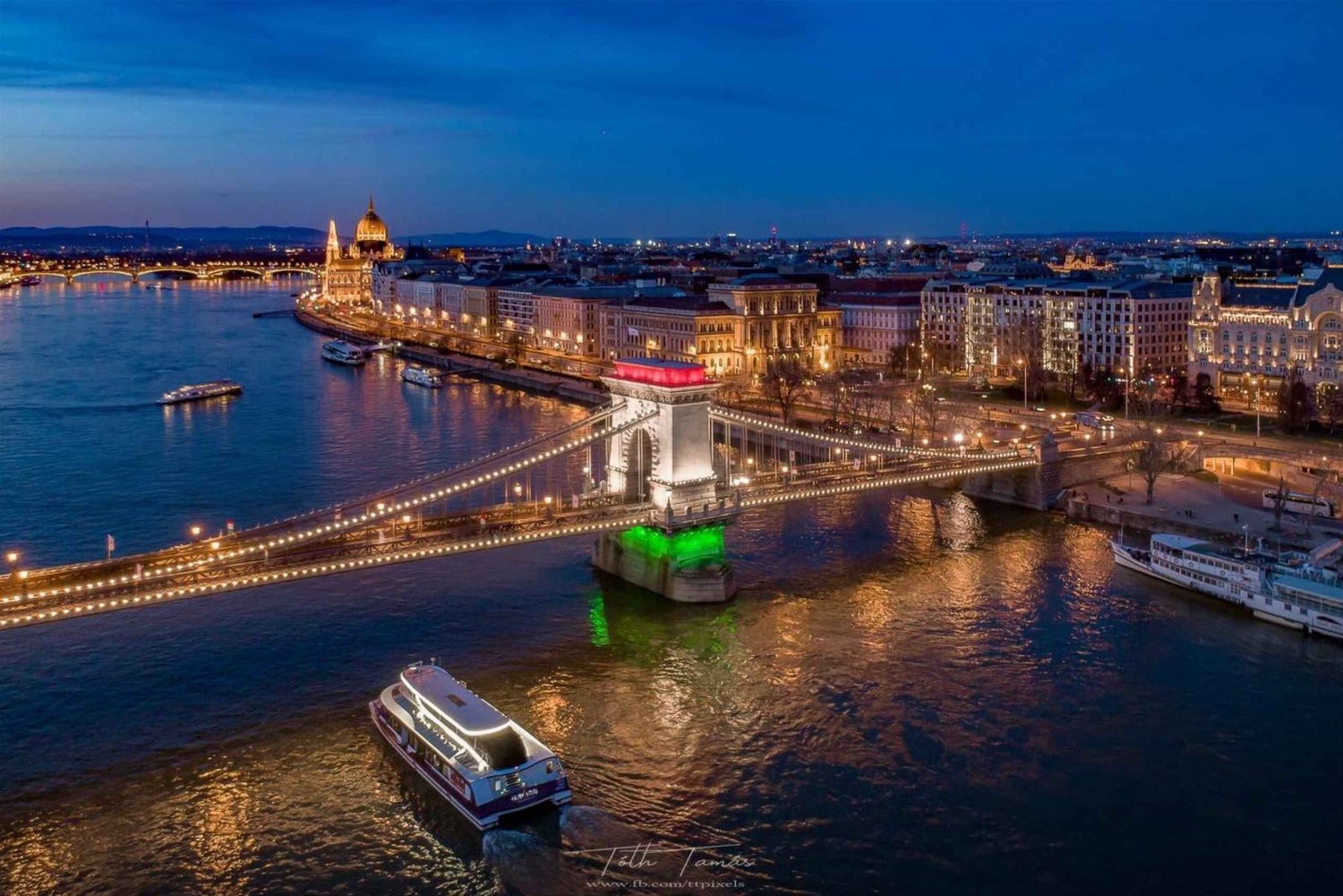 Budapest: 6-Course Dinner Cruise with Operetta and Folk Show