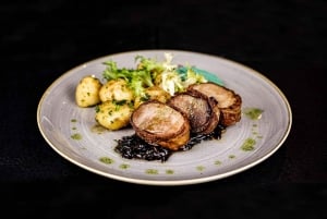 ブダペスト：4コースディナークルーズ with ピアノバー