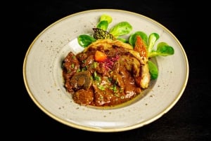 ブダペスト：4コースディナークルーズ with ピアノバー