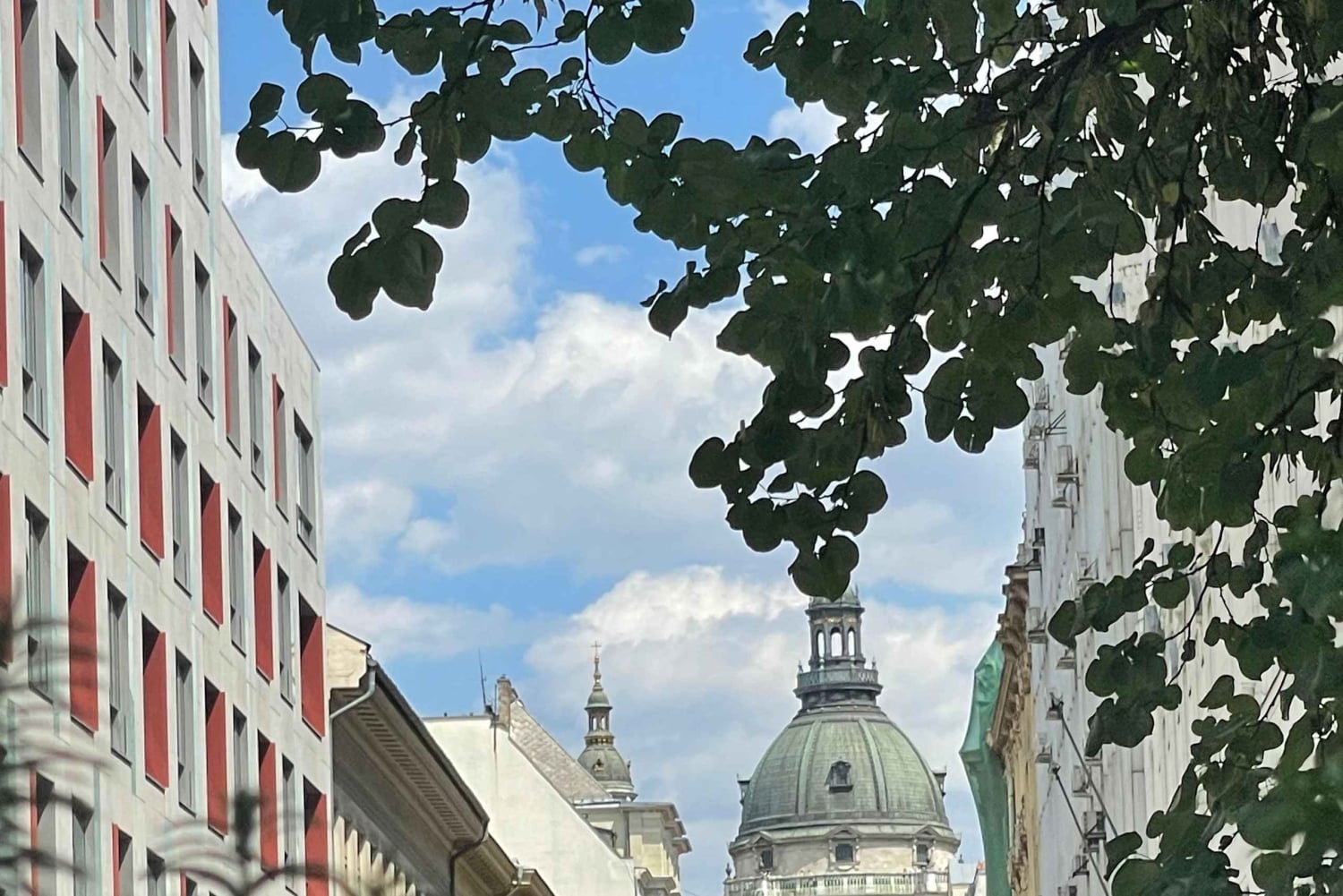 Boedapest: Help de autoriteiten buiten Escape Room spel