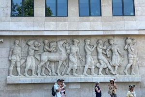 Boedapest: Help de autoriteiten buiten Escape Room spel