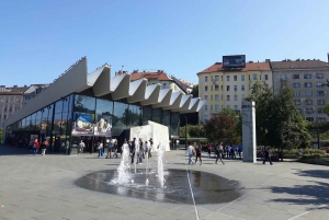 Budapest At Dawn: Scenic Walking Tour with Music Performance