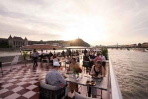 Budapest: Romanttinen illallisristeily – elävää musiikkia ja rajattomasti juomia