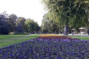 Budapest: Best Gardens Walking Tour & Folk Music Performance