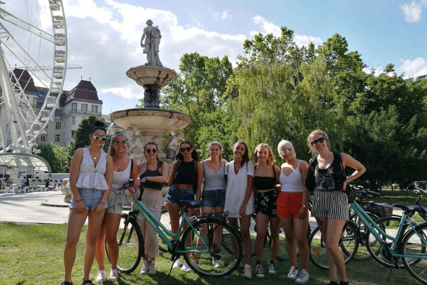 Ettermiddagstur på sykkel og elsykkel i Budapest med sommerdrink