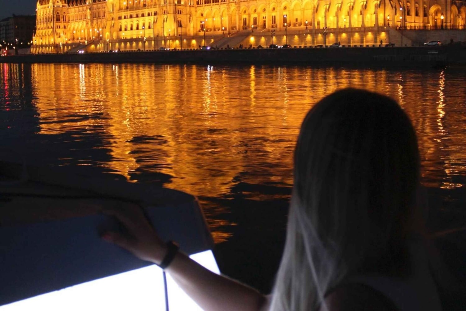 Budapest: Bootsfahrt mit Live-Tourguide (+ Bonusgetränk)