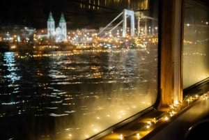 Budapest: Bootsfahrt mit Live-Tourguide (+ Bonusgetränk)