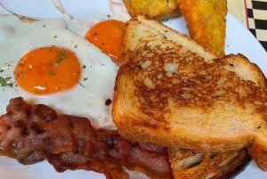 Budapest: Boozy Bottomless Brunch including Drinks and Food