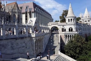 Budapest: Buda Castle Walking Tour & Folk Music Performance