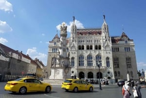 Budapest: Buda Castle Walking Tour & Folk Music Performance