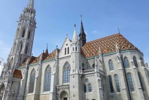 Budapest: Budan linnan kävelykierros & kansanmusiikkiesitys.