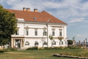 Budapest: Budan linnan kävelykierros & kansanmusiikkiesitys.