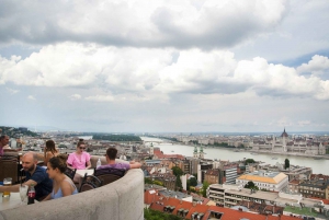 Budapest: Buda Castle Walking Tour in German