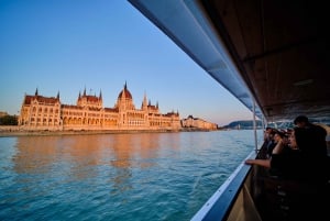 Budapest: By Night Sightseeing Cruise with Törley Prosecco