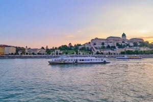 Budapest: By Night Sightseeing Cruise with Törley Prosecco