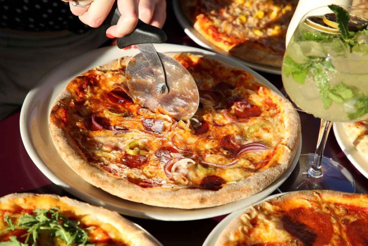 Budapest: crucero en catamarán con pizza