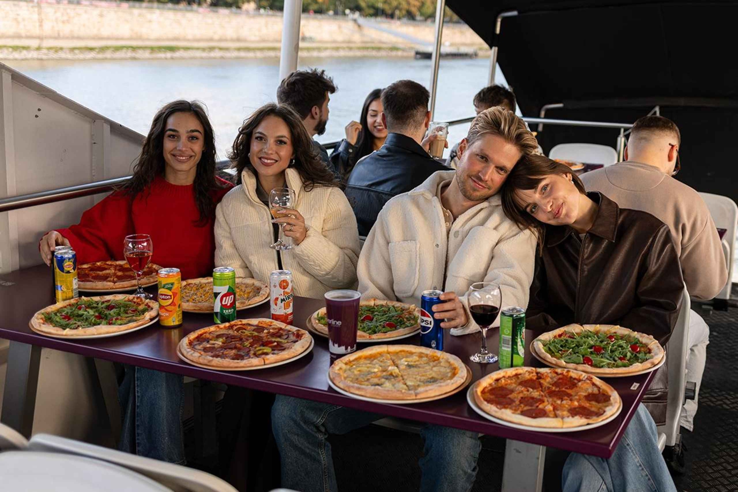 Budapest: crucero en catamarán con pizza