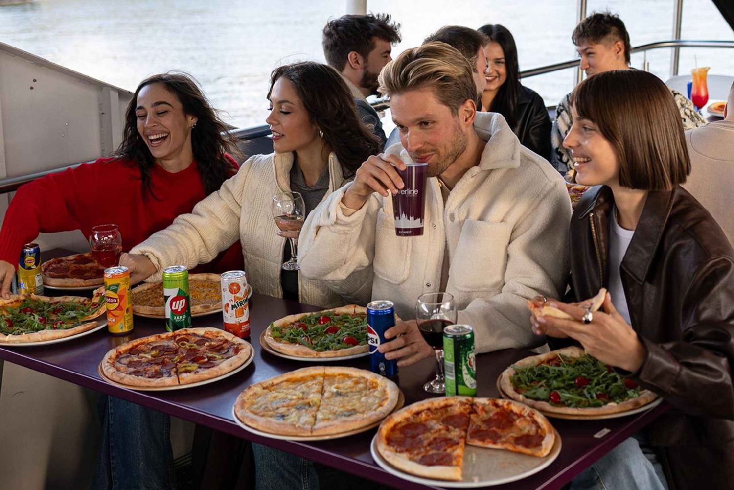 Budapest: crucero en catamarán con pizza