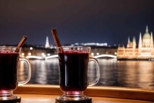 Budapest: hop-on hop-off-kryssning på dagen med välkomstdrink