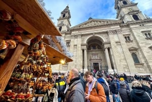 Budapest: Christmas Market Guided Walking Tour with Tastings