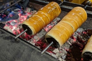 Budapest: Christmas Markets Walking Tour with Cake Tasting