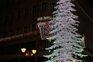 Budapest: Christmas Markets Walking Tour with Cake Tasting