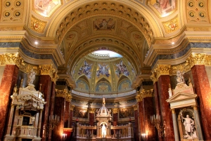 Tour a pie por Budapest en Navidad con entrada a la Basílica