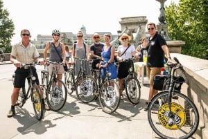Budapest: City Bike Tour with Coffee Stop
