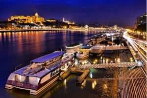 Budapest: Downtown Budapest Unlimited Booze Cruise