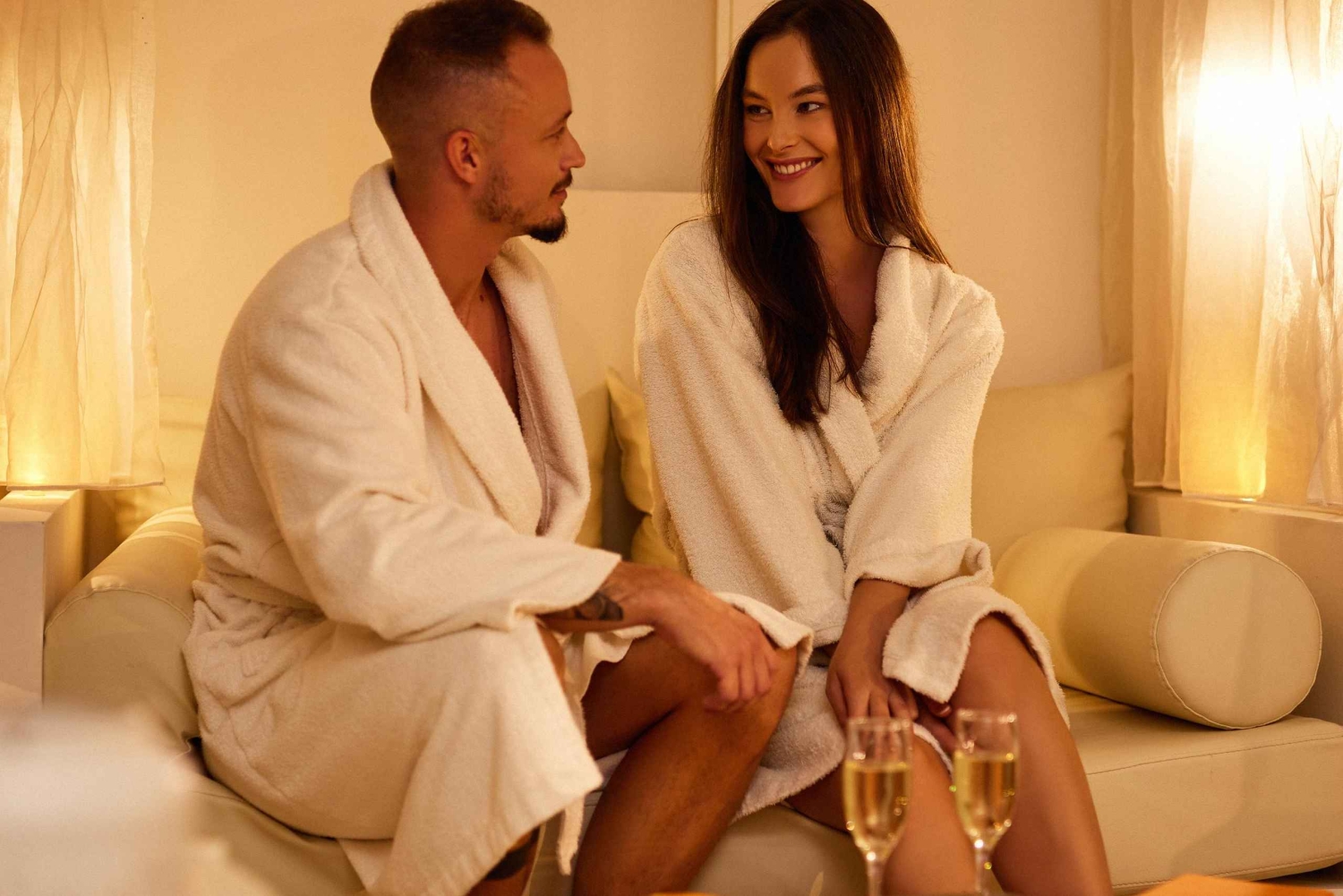 Budapest: Holistisk svensk massasje for par med boblebadtid