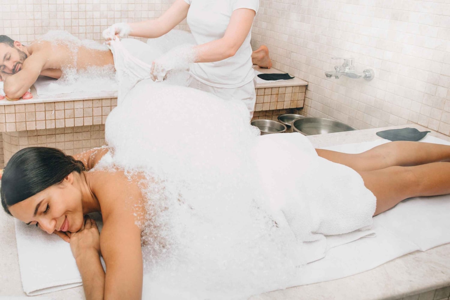 Budapest: Holistisk svensk massasje for par med boblebadtid