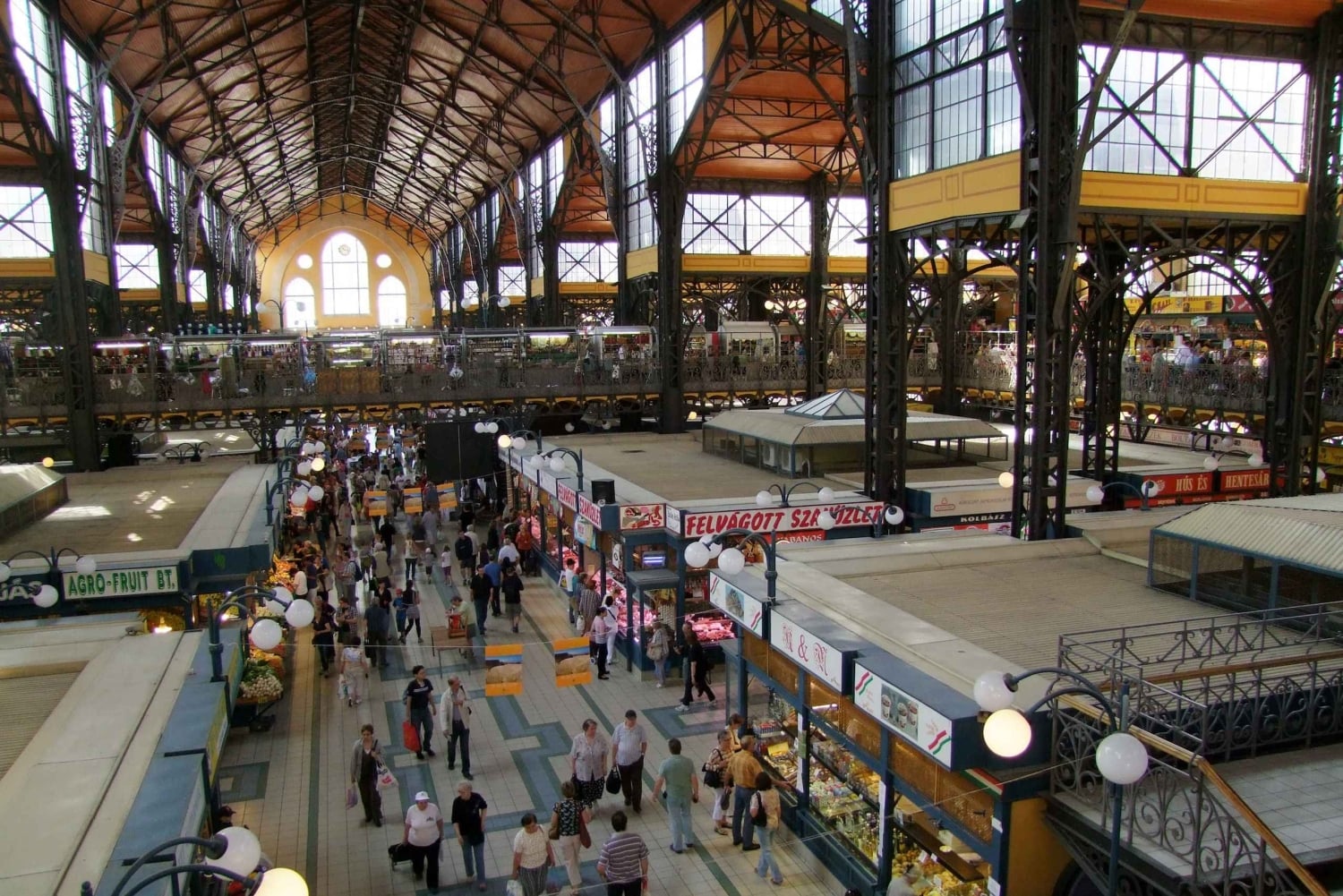 Budapestin kulinaarinen ja viinikierros – Budapestin tunnetuin ruokakierros