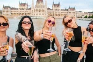 Budapest: Danube River Cruise with Unlimited Prosecco