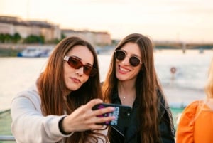 Budapest: Sip and Sail River Cruise with Unlimited Prosecco