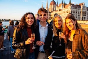 Budapest: Sip and Sail River Cruise with Unlimited Prosecco