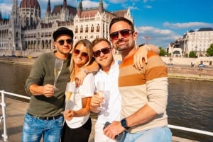 Budapest: Sip and Sail River Cruise with Unlimited Prosecco