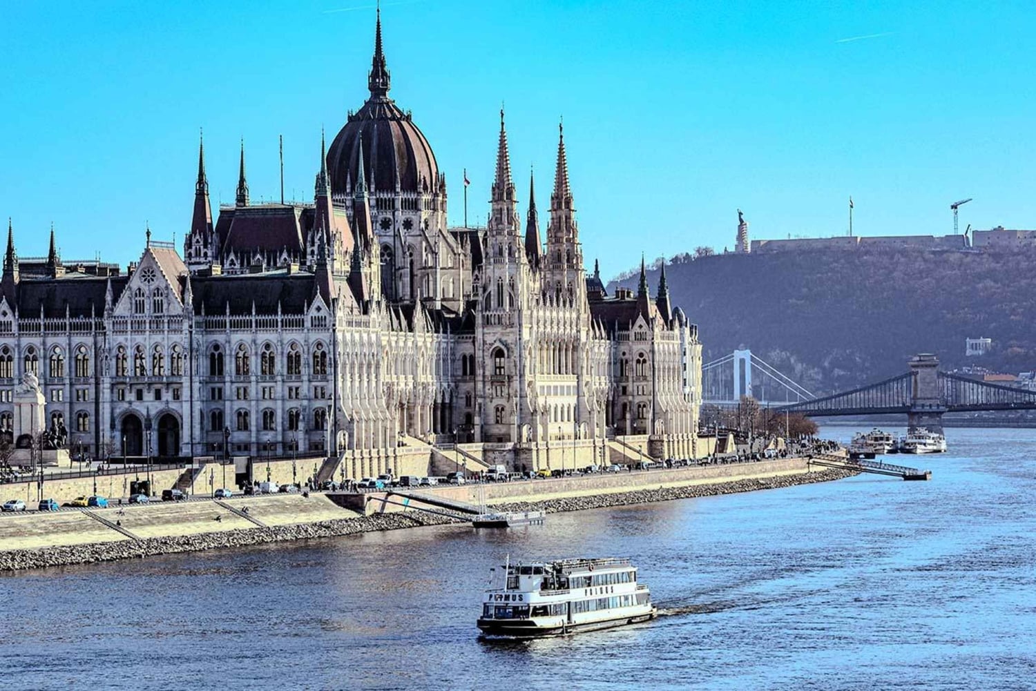 Budapest: crociera sul Danubio con vino rosé illimitato