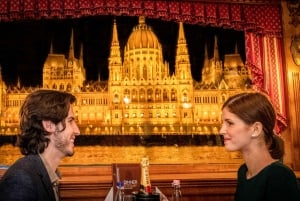 Budapest: Dinner Cruise with Live Music and Folk Dance Show