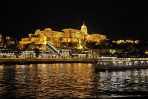 Budapest: Dinner Cruise with Live Music and Folk Dance Show